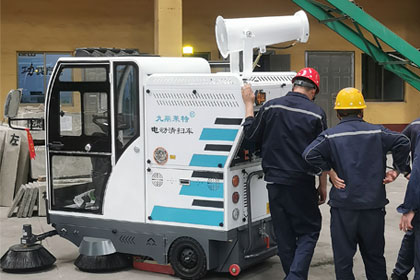 潍坊特钢采购莱特LT-G26型扫地车 科技赋能清洁 携手共促发展